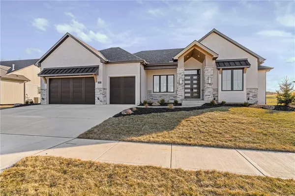 $998,900 | 703 Hampstead Drive, Raymore, MO 64083
