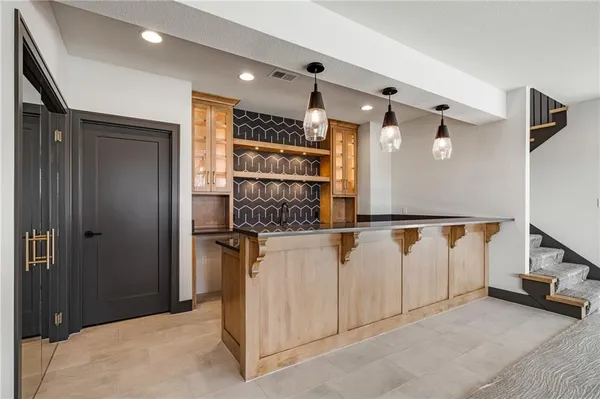 $998,900 | 703 Hampstead Drive, Raymore, MO 64083