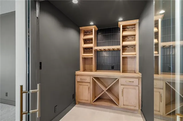 $1,089,000 | 703 Hampstead Drive, Raymore, MO 64083