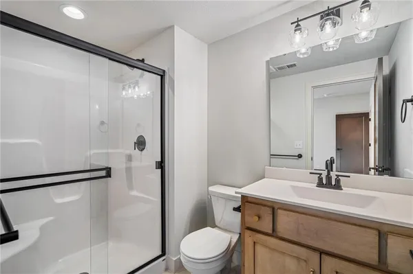 $998,900 | 703 Hampstead Drive, Raymore, MO 64083