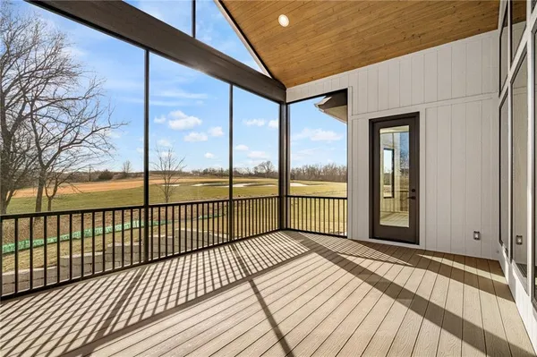$998,900 | 703 Hampstead Drive, Raymore, MO 64083