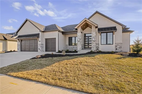 $998,900 | 703 Hampstead Drive, Raymore, MO 64083