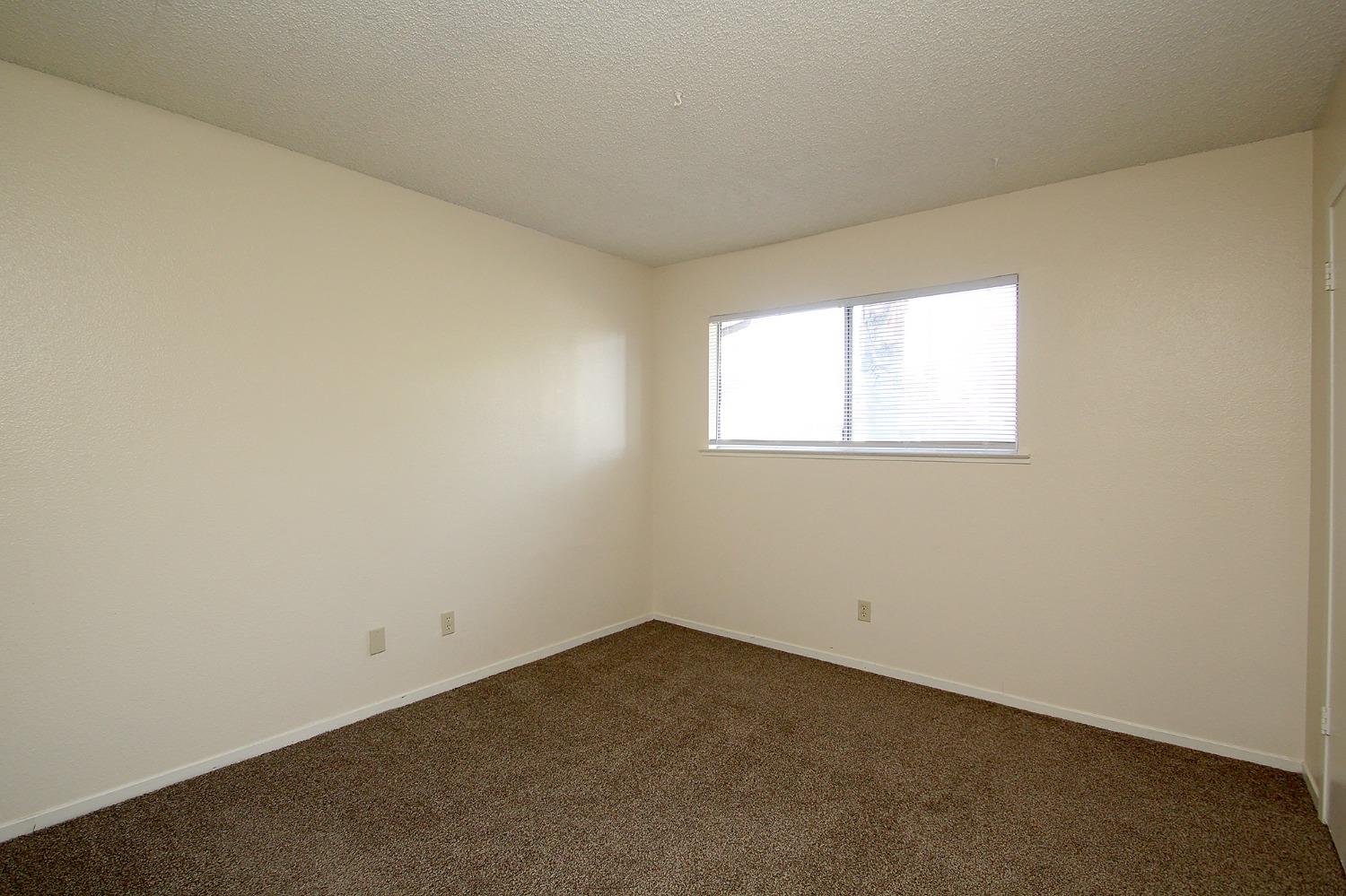 834 Fordham Avenue Clovis, CA 93611 - Photo 17 of 26 an empty room with a window