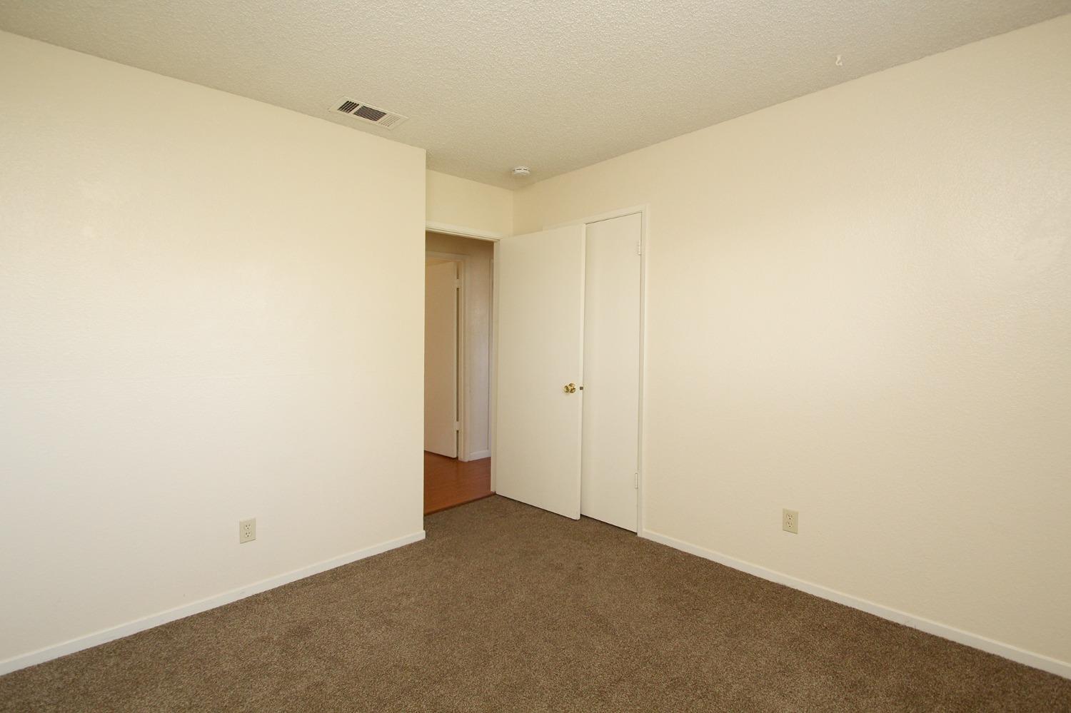 834 Fordham Avenue Clovis, CA 93611 - Photo 21 of 26 a view of small space