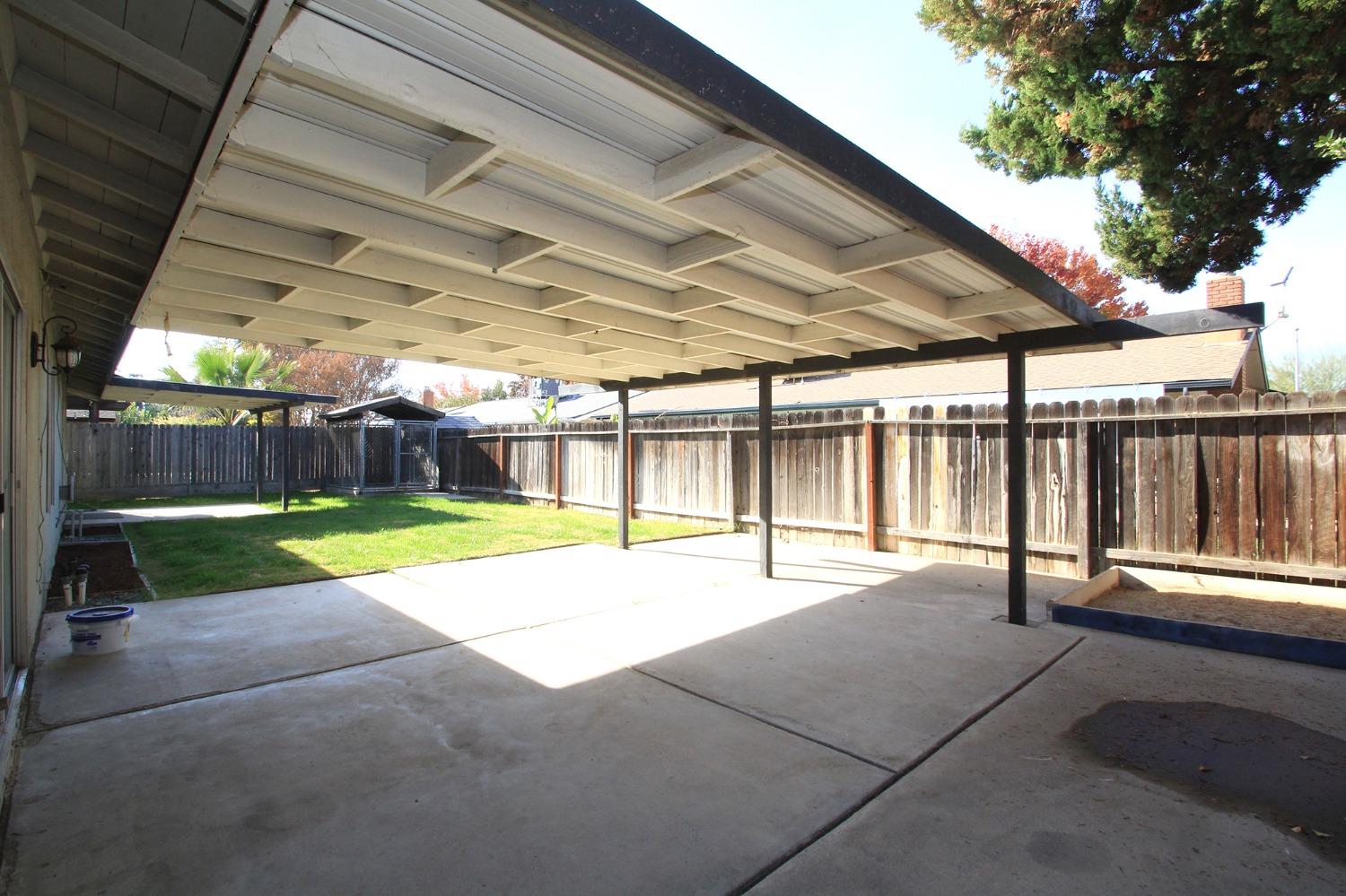 834 Fordham Avenue Clovis, CA 93611 - Photo 24 of 26 a view of a backyard with a patio