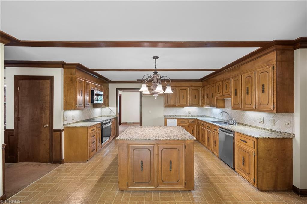 304 Cascade Drive High Point, NC 27265 - Photo 14 of 46