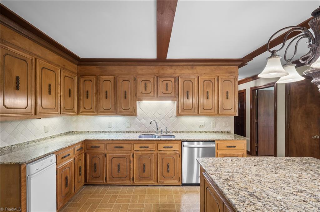 304 Cascade Drive High Point, NC 27265 - Photo 15 of 46