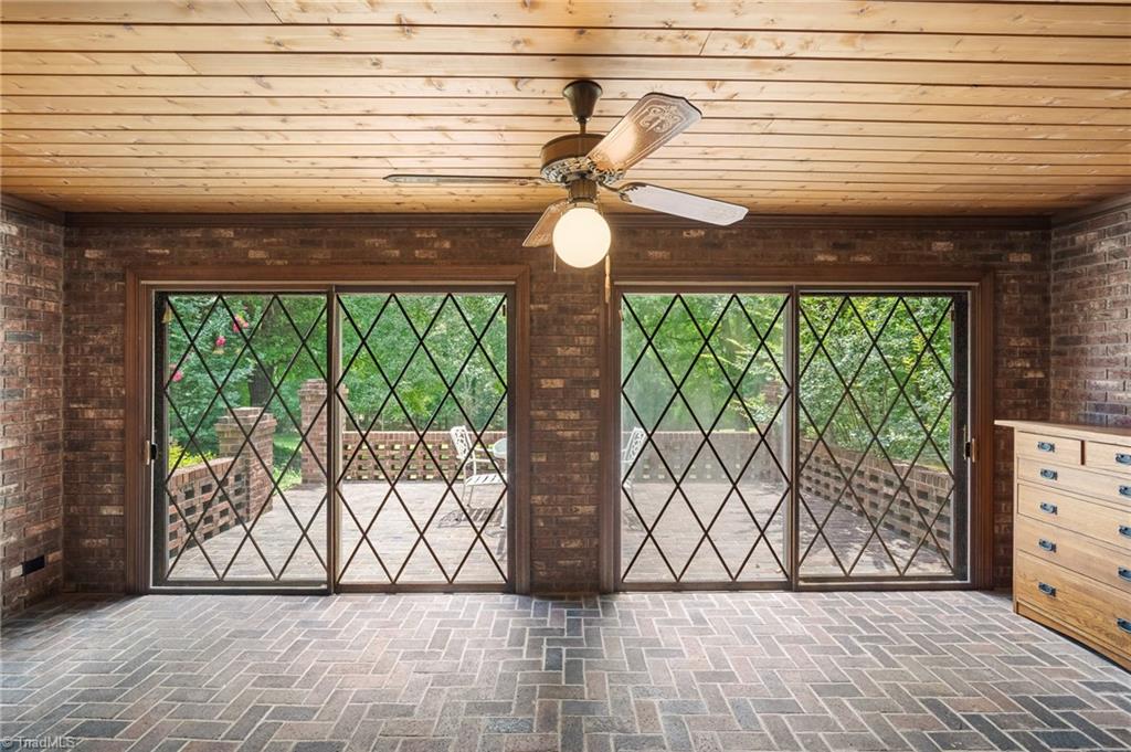 304 Cascade Drive High Point, NC 27265 - Photo 17 of 46