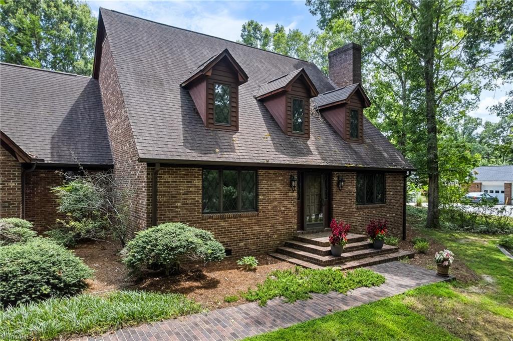 304 Cascade Drive High Point, NC 27265 - Photo 2 of 46