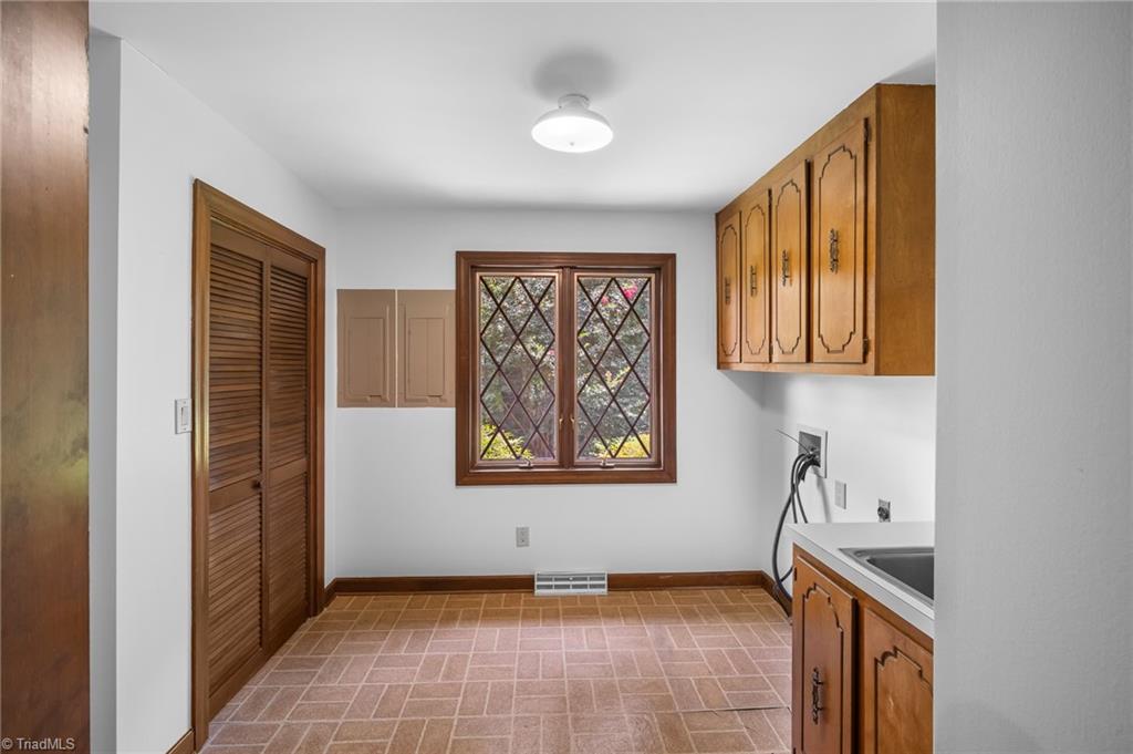 304 Cascade Drive High Point, NC 27265 - Photo 27 of 46