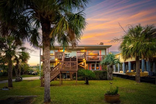 $1,400,000 | 912 West Ashley Avenue, Folly Beach, SC 29439