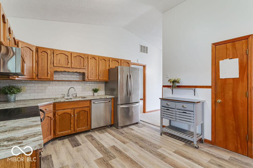11903 Corbin Drive Fishers, IN 46038 - Photo 4 of 26