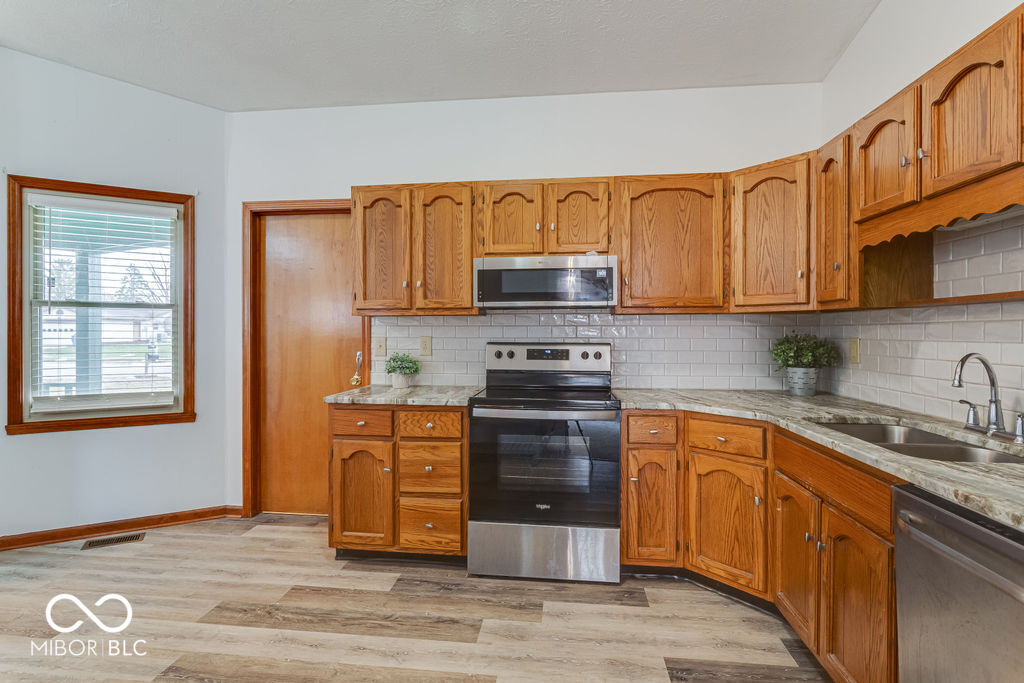 11903 Corbin Drive Fishers, IN 46038 - Photo 5 of 26