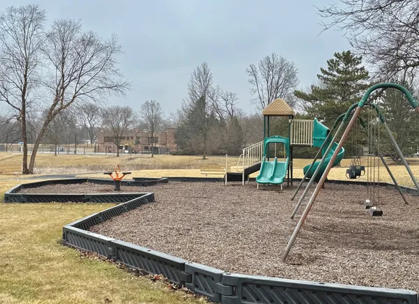 $275,000 | 6-s010 Steeple Run Drive, Unit 2D, Naperville, IL 60540