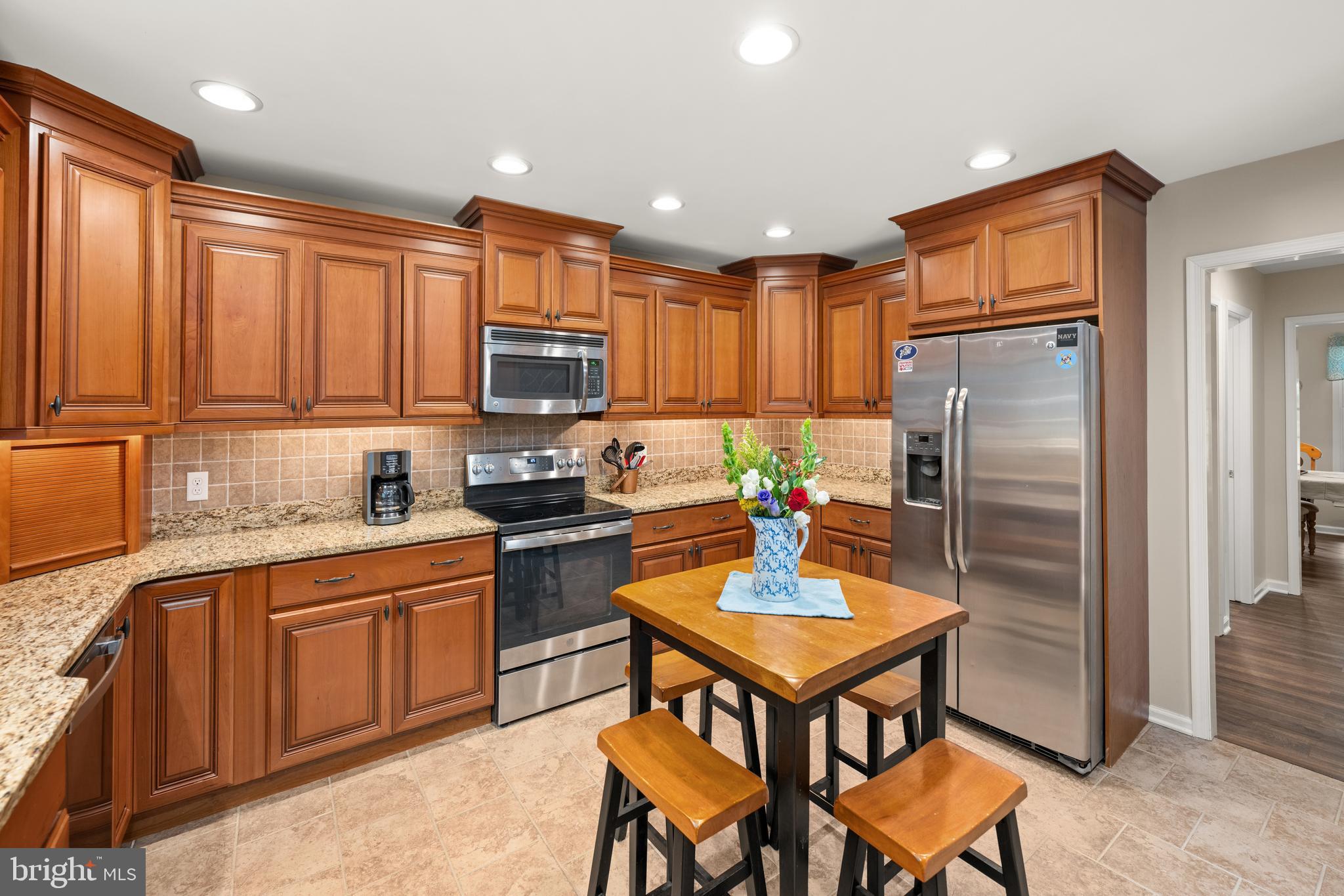 26585 Quantico Creek Road Hebron, MD 21830 - Photo 11 of 58 SS Appliances & Under Cabinet Lighting