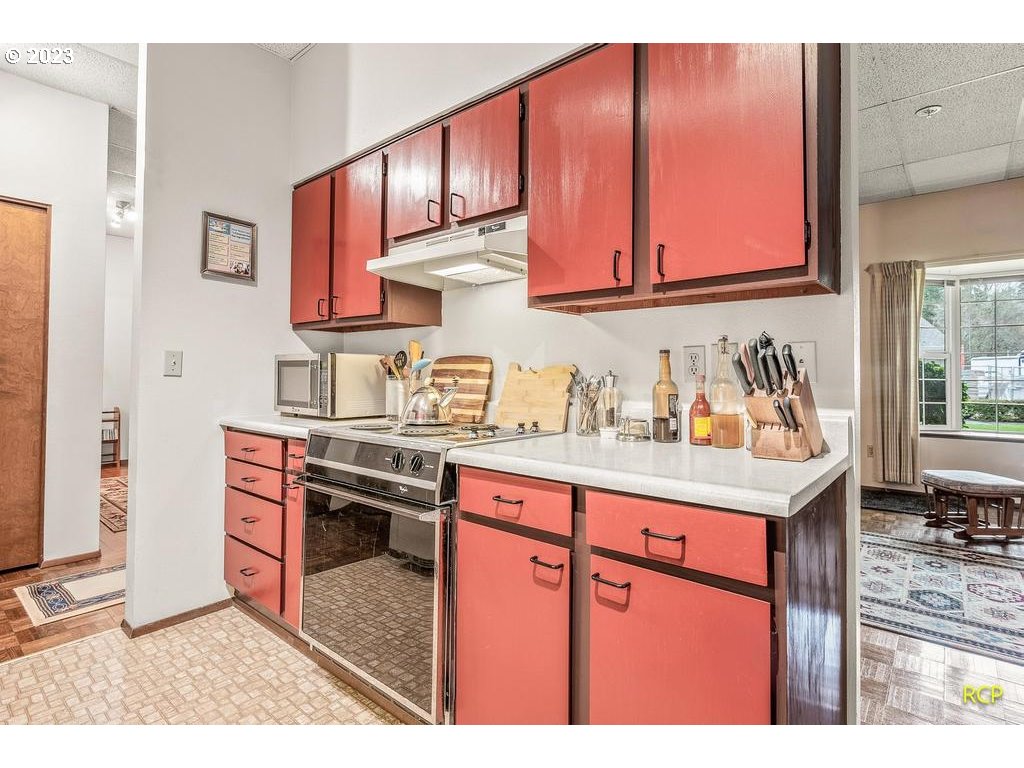 13775 Southwest Scholls Ferry Road, Unit 108 Beaverton, OR 97008 - Photo 11 of 31 Gallery Image 11