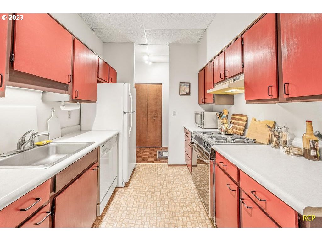 13775 Southwest Scholls Ferry Road, Unit 108 Beaverton, OR 97008 - Photo 10 of 31 Gallery Image 10