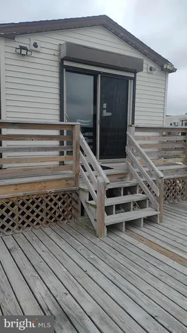 a view of a car side of the house