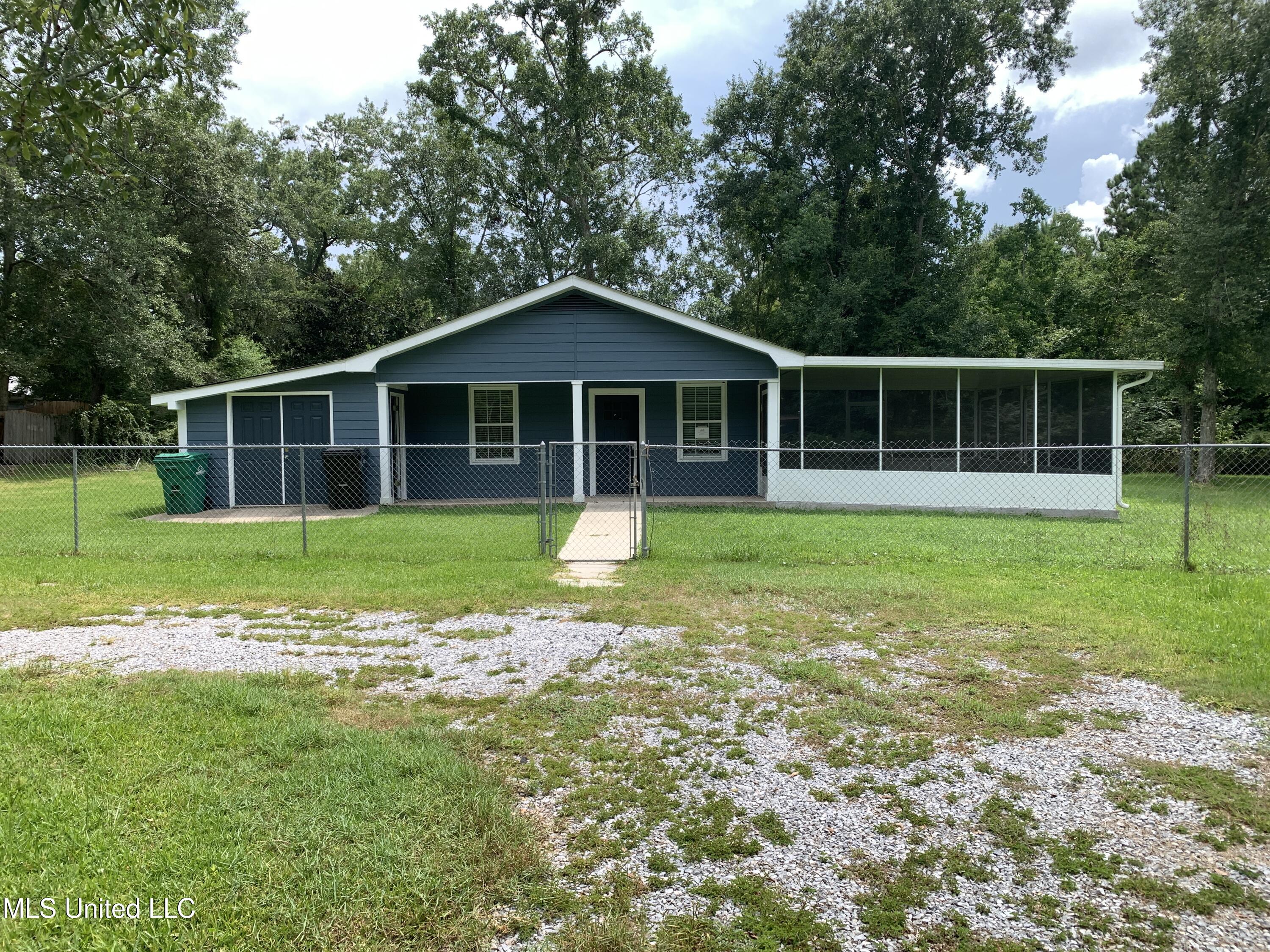 10085 Paradise Lane Bay St. Louis, MS 39520 - Photo 1 of 15 Front