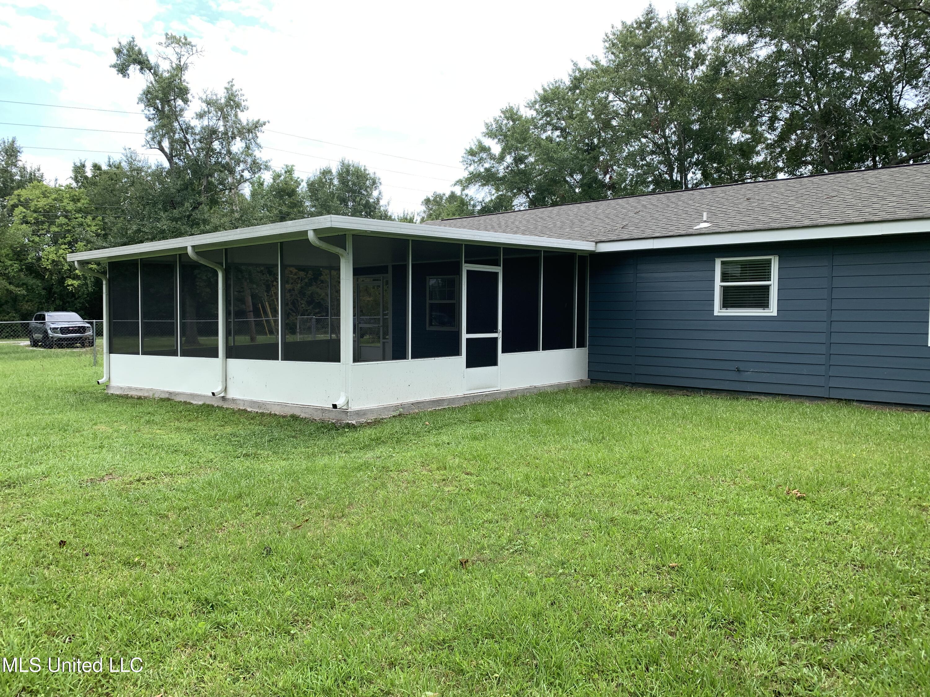 10085 Paradise Lane Bay St. Louis, MS 39520 - Photo 12 of 15 IMG_6965