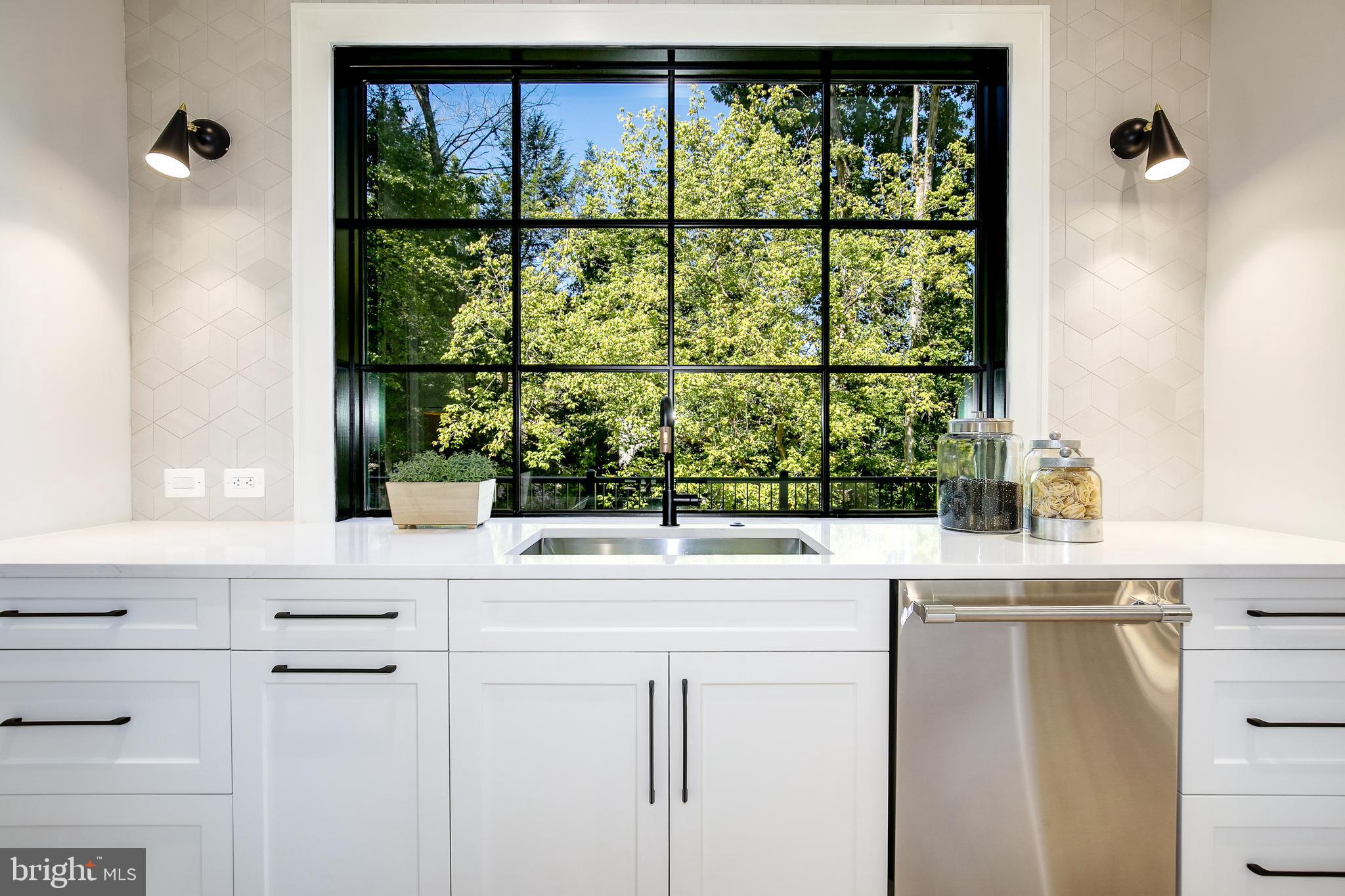 8020 Georgetown Pike McLean, VA 22102 - Photo 13 of 109