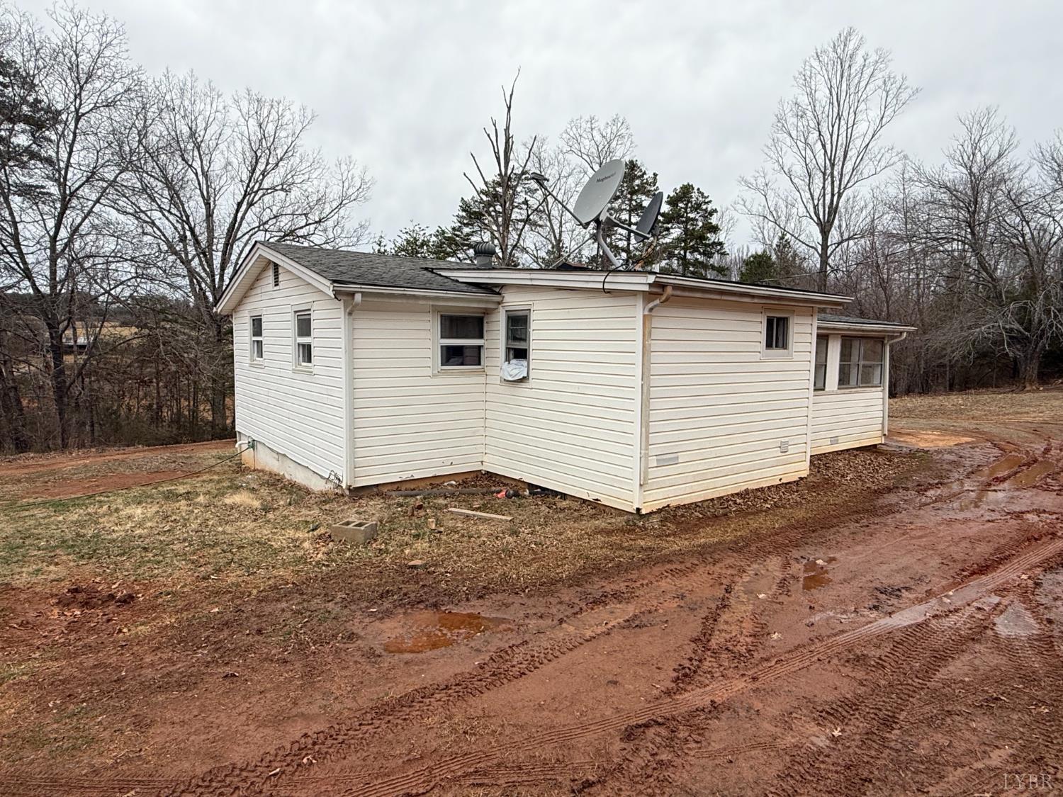 1120 Player Road Gretna, VA 24557 - Photo 14 of 25