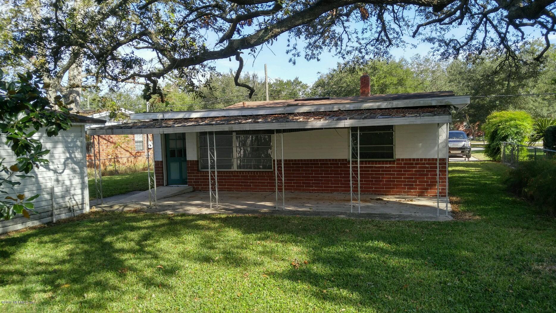 2344 Bayview Road Jacksonville, FL 32210 - Photo 4 of 6 a view of a house with a yard and tree
