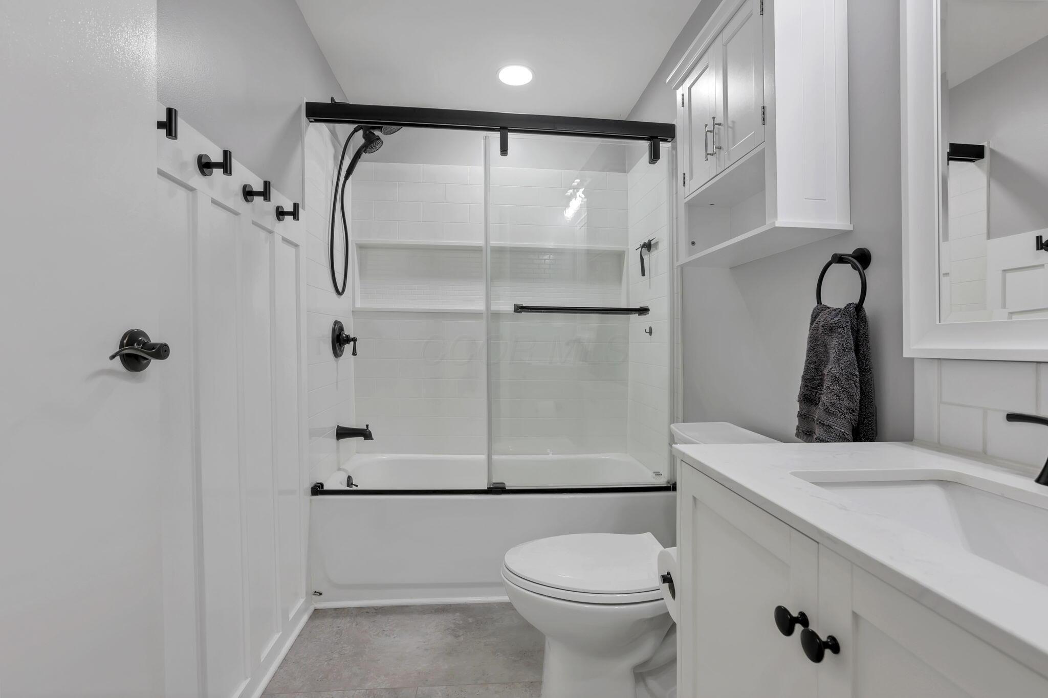 13441 Graham Road Southwest Pataskala, OH 43062 - Photo 19 of 50 Updated full bath