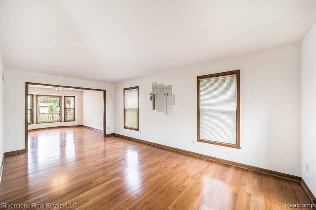 873 North Adams Road Rochester Hills, MI 48309 - Photo 8 of 37