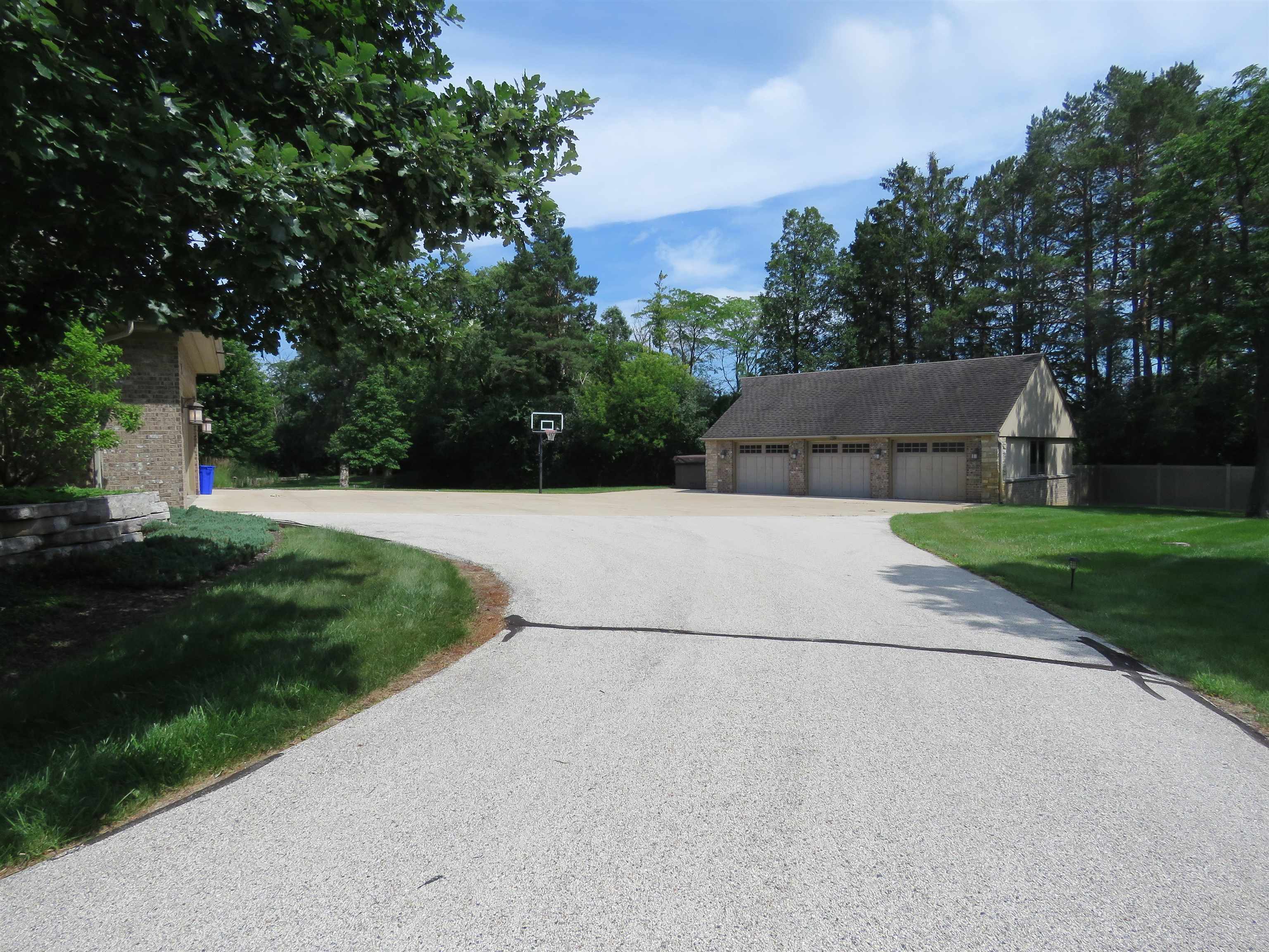 9090 North Range Line Road River Hills, WI 53217 - Photo 37 of 46 Gallery Image 37