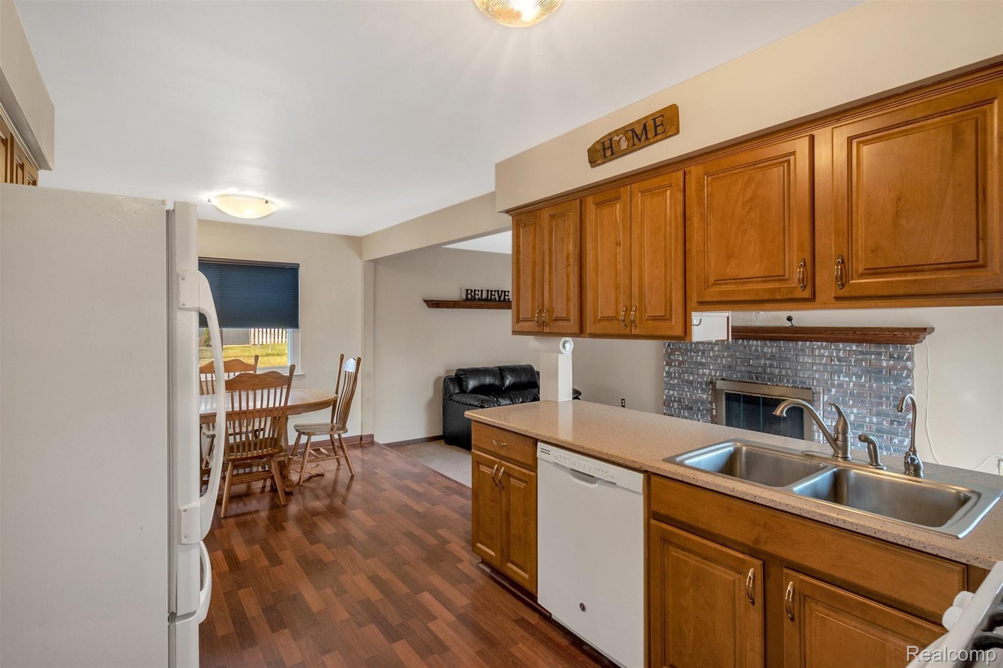42462 Hanford Road Canton, MI 48187 - Photo 15 of 35 17-42462-Hanford-Rd-WindowStill-Real-Estate-Photography-17.jpg