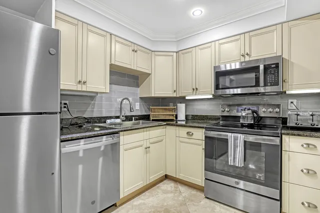 $3,300 | 3301 South Ocean Boulevard, Unit 1006, Highland Beach, FL 33487