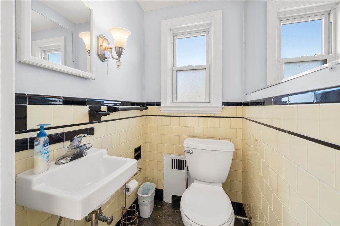 25 Newfield Avenue Warwick, RI 02888 - Photo 13 of 28