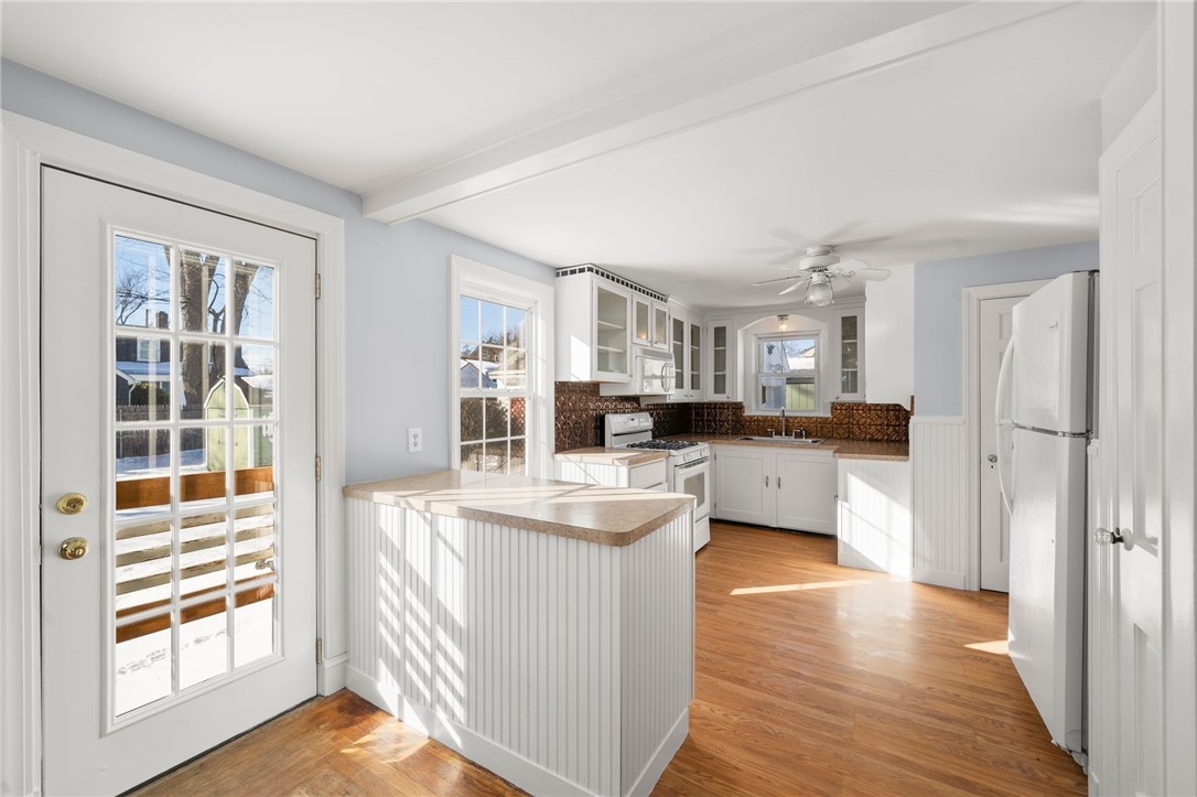 25 Newfield Avenue Warwick, RI 02888 - Photo 2 of 28