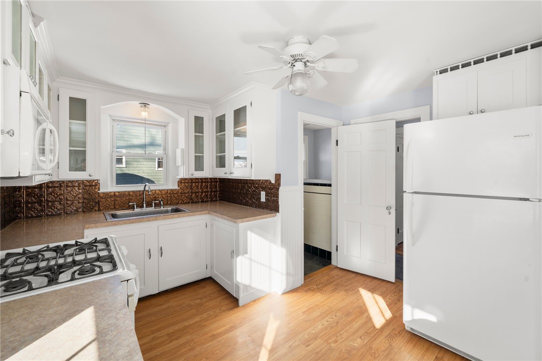 25 Newfield Avenue Warwick, RI 02888 - Photo 3 of 28