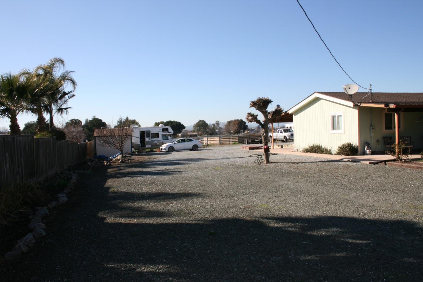 1738 H Santa Ana Road, Unit H Hollister, CA 95023 - Photo 19 of 33 a view of entryway and hall