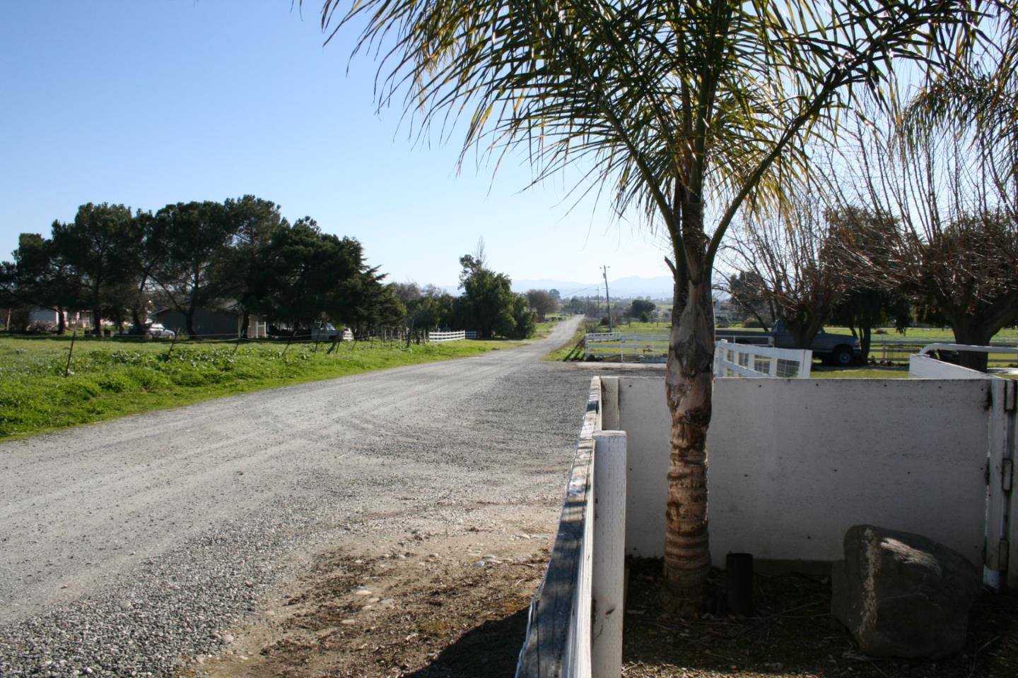 1738 H Santa Ana Road, Unit H Hollister, CA 95023 - Photo 20 of 33 a view of a yard and mountain view