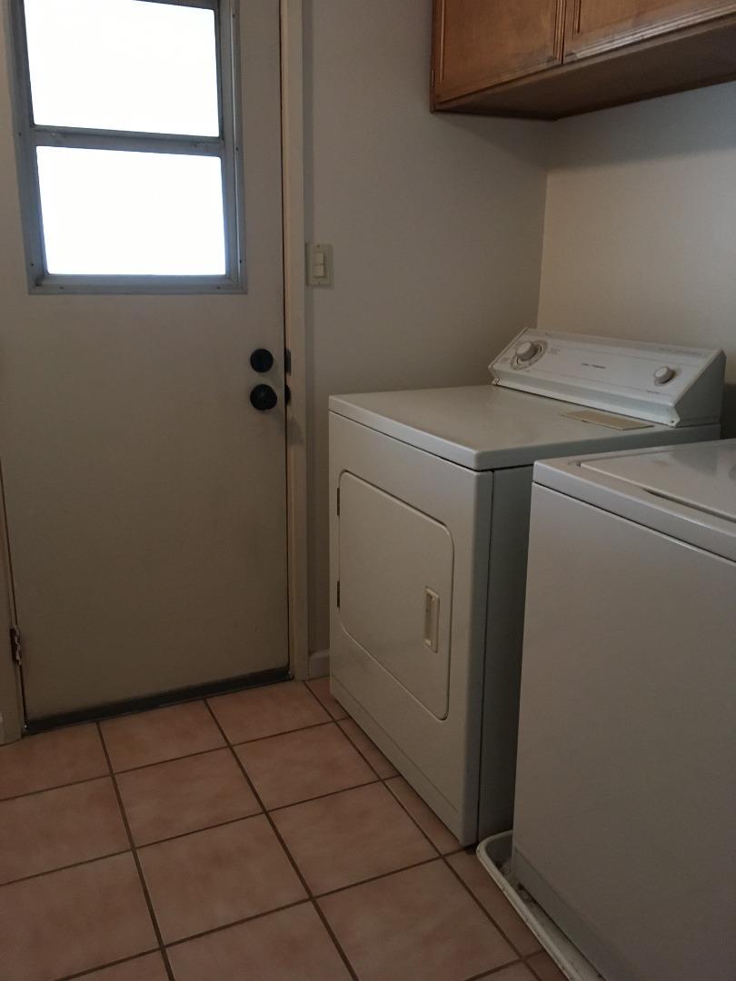 1738 H Santa Ana Road, Unit H Hollister, CA 95023 - Photo 25 of 33 a utility room with dryer and washer