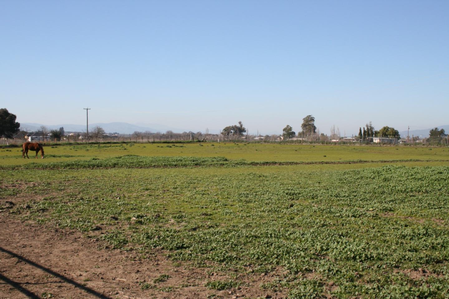 1738 H Santa Ana Road, Unit H Hollister, CA 95023 - Photo 4 of 33 a view of a large body of water with a large window