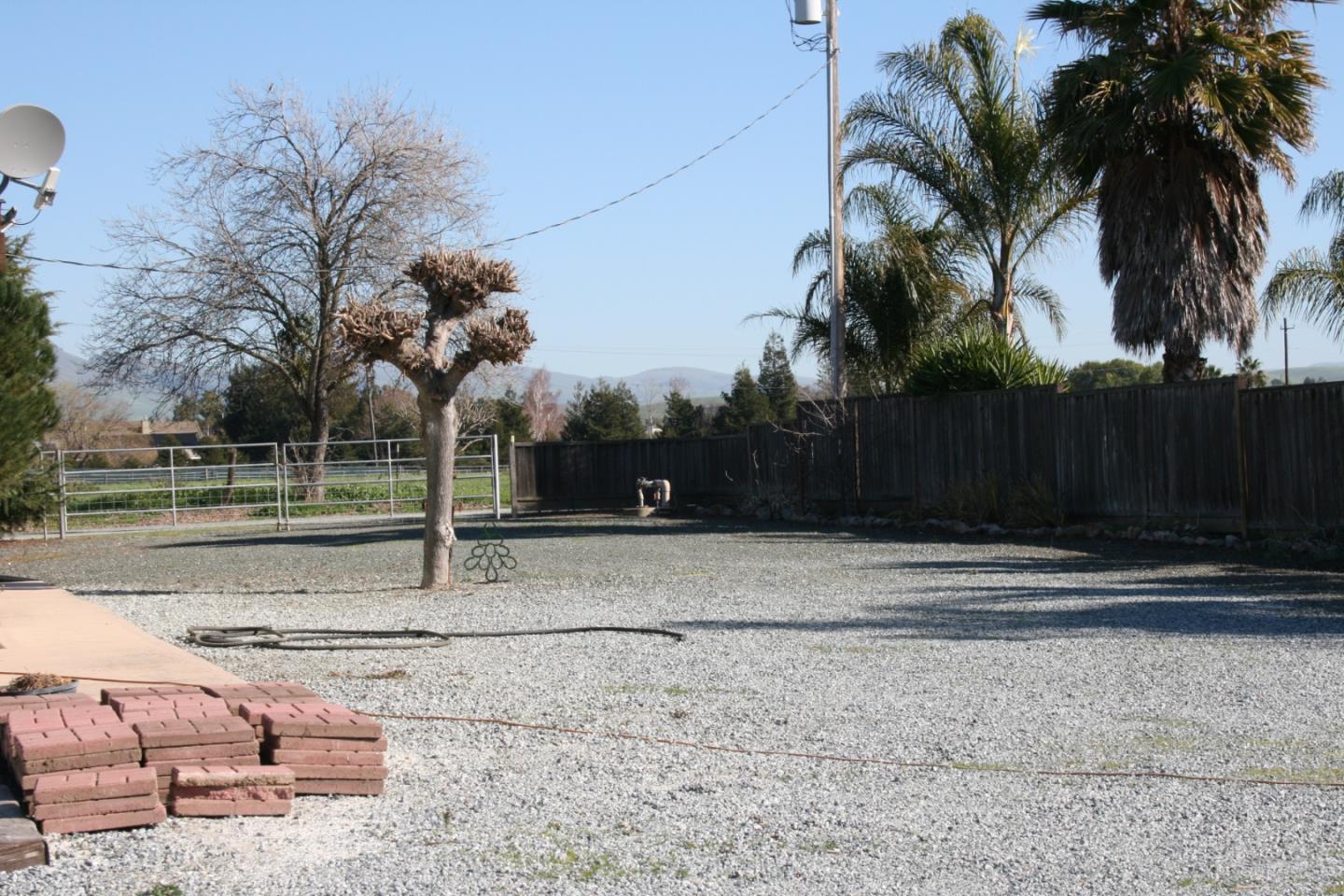 1738 H Santa Ana Road, Unit H Hollister, CA 95023 - Photo 8 of 33 a view of a yard with palm tree
