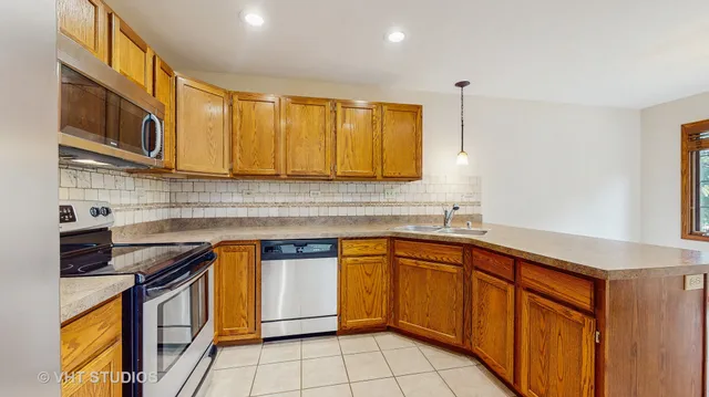 $289,900 | 542 Silver Aspen Circle, Crystal Lake, IL 60014