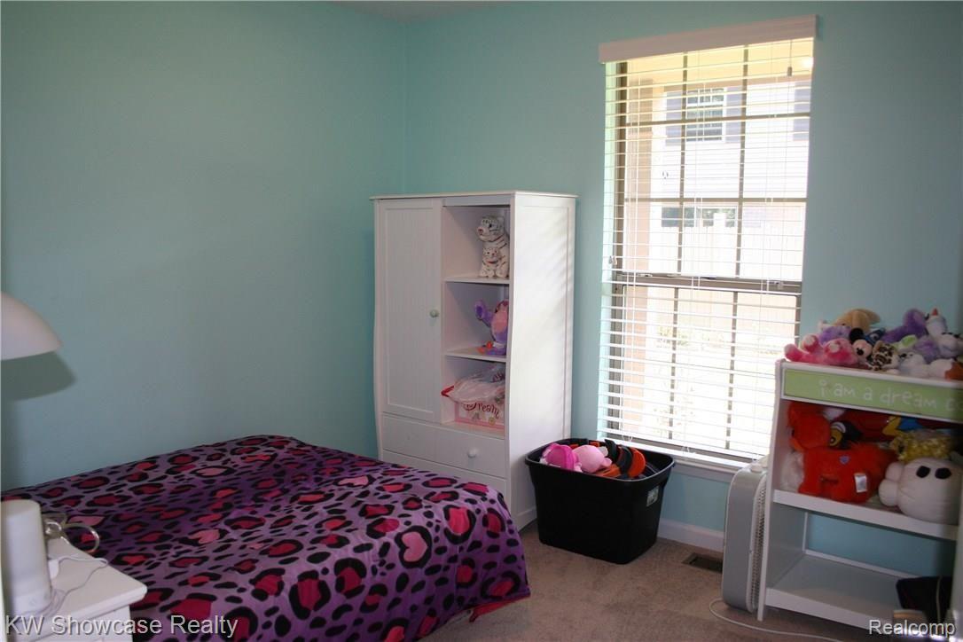 80 Pine Tree Ridge, Unit 29 Waterford, MI 48327 - Photo 12 of 15 Bedroom 2