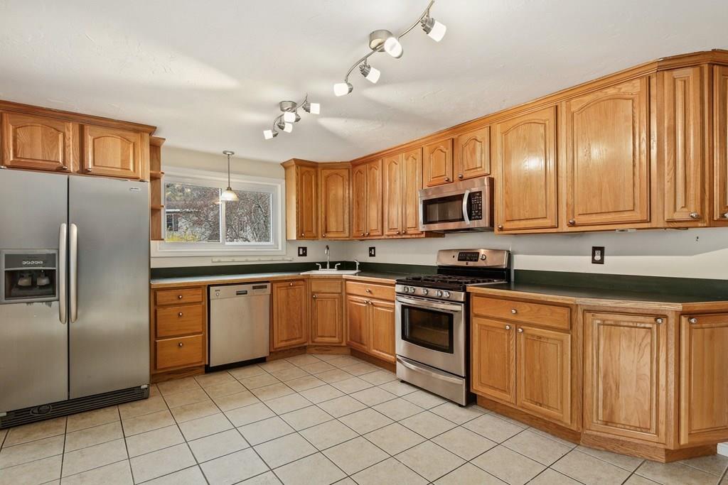 14 Coach Road Chelmsford, MA 01824 - Photo 7 of 31 Gallery Image 7