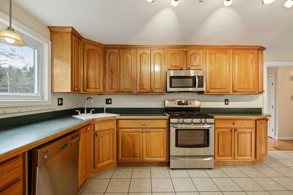 14 Coach Road Chelmsford, MA 01824 - Photo 8 of 31 Gallery Image 8