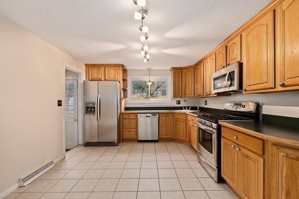 14 Coach Road Chelmsford, MA 01824 - Photo 9 of 31 Gallery Image 9