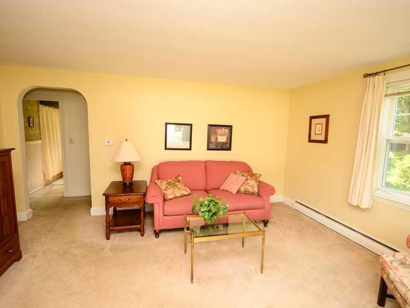8 Robinson Road Scarborough, ME 04074 - Photo 13 of 34 Living Room.