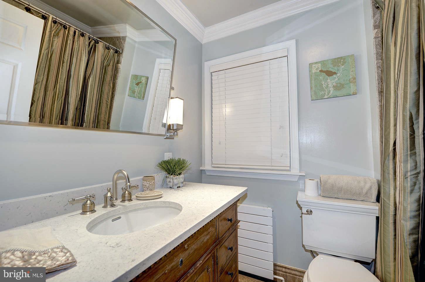 6870 Churchill Road McLean, VA 22101 - Photo 11 of 30 Bath