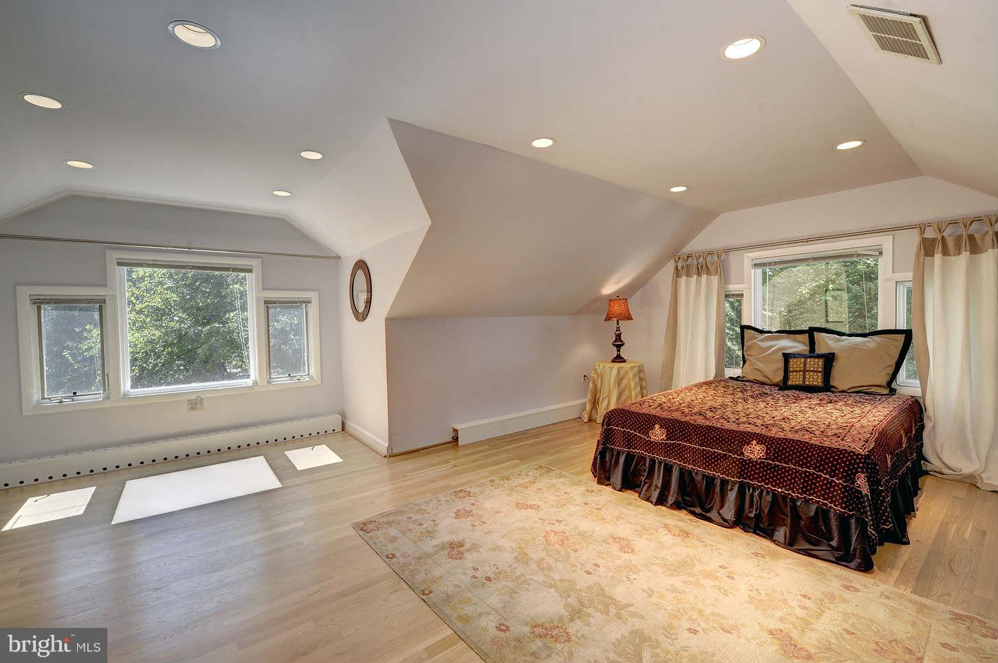 6870 Churchill Road McLean, VA 22101 - Photo 17 of 30 Bedroom (Master)