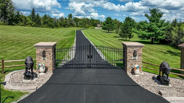 $1,590,000 | 307 Holland Road, Java, NY 14009