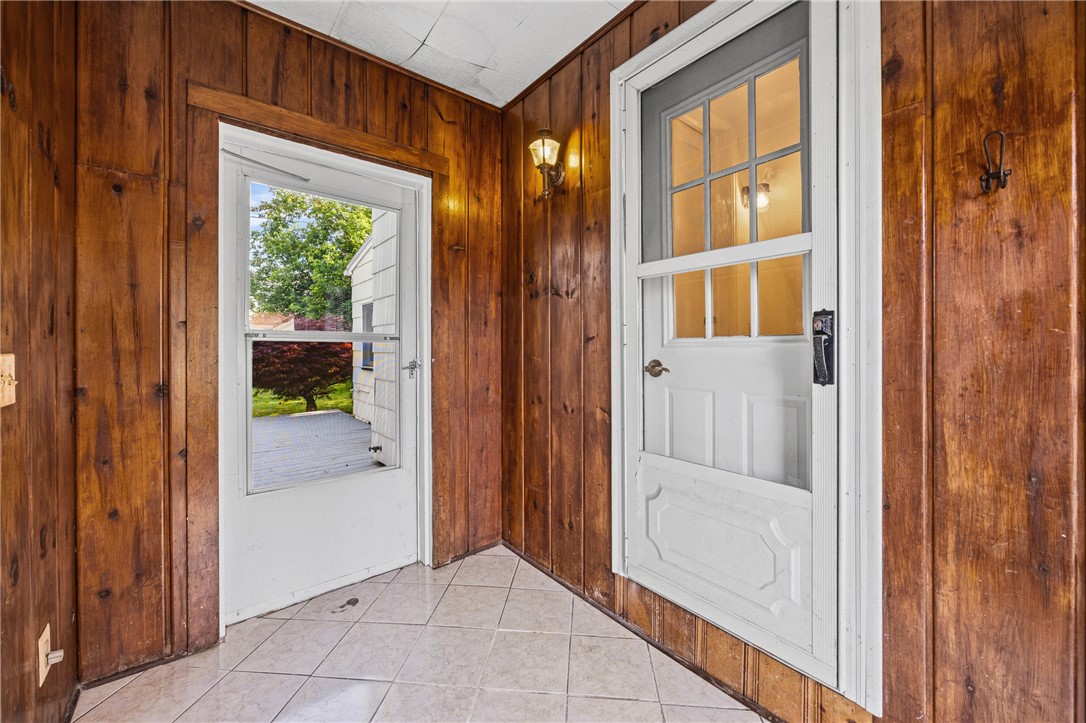 211 Heberle Road Irondequoit, NY 14609 - Photo 4 of 30